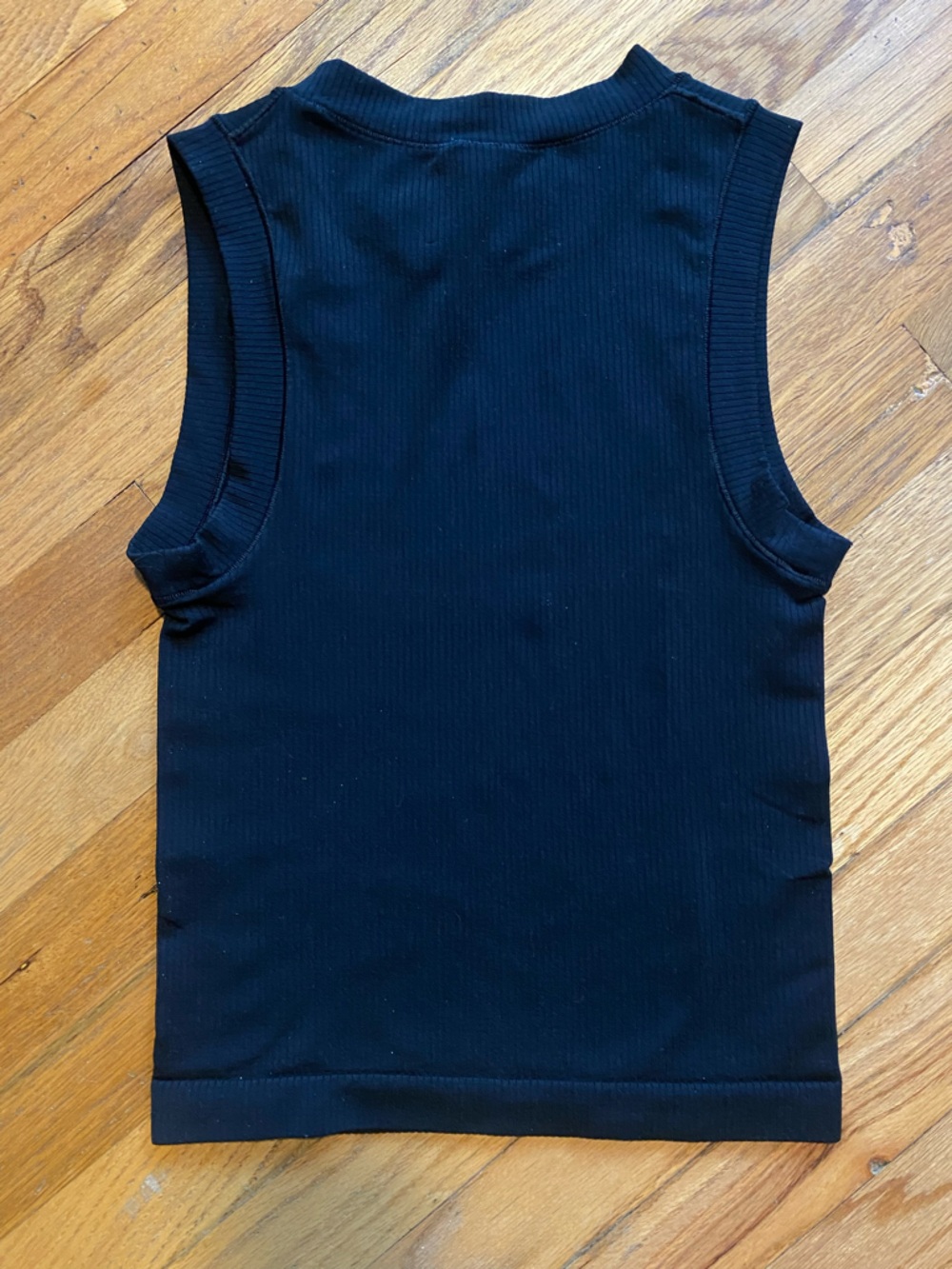 Athleta Black Ribbed Sleeveless Cropped Tank. Spring, summer workout. Minimalist - Picture 4 of 4